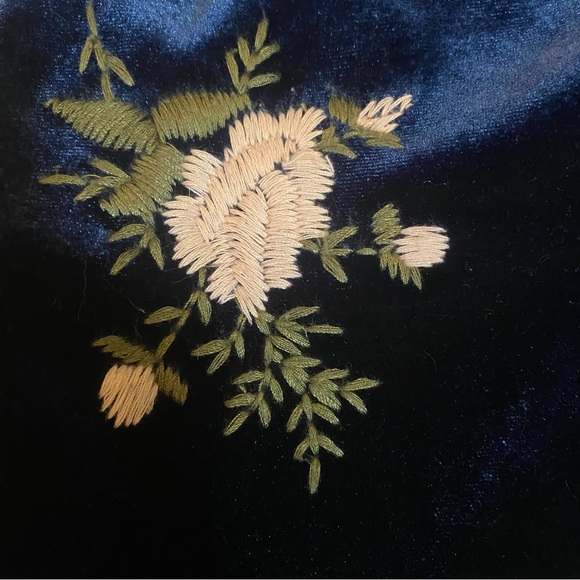 LC Lauren Conrad Runway Velvet Short Size 4 - Picture 6 of 6